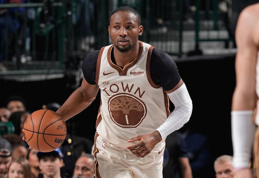 开云iOS-官方：库明加左膝受伤，提前退出对阵独行侠的比赛